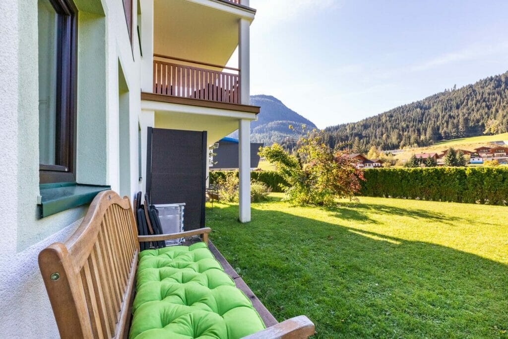 Große Terrasse des Appartement 4 in Flachau Winkl