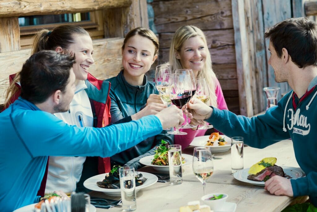 Aprés Ski Auf Einer Hütte In Flachau