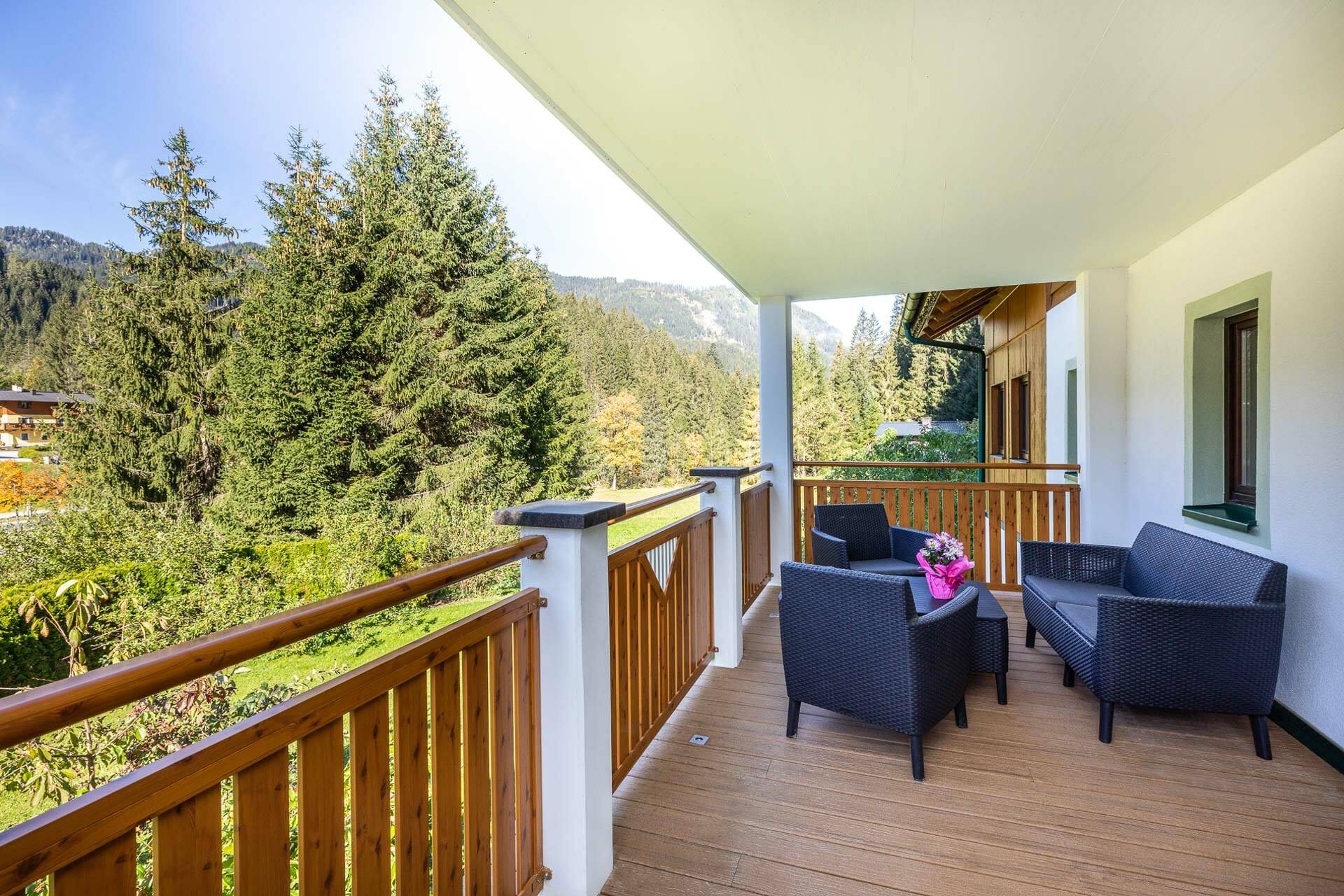 Gemütliche Terrasse mit tollen Ausblick auf Flachau im Appartement 3